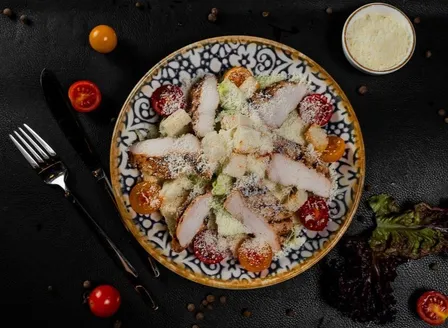 Салат цезарь с курицей 