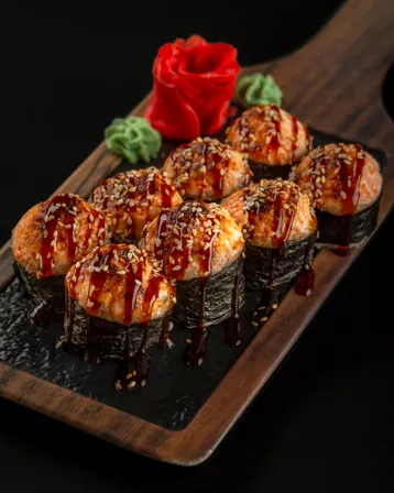 Pishirilgan tovuqli roll